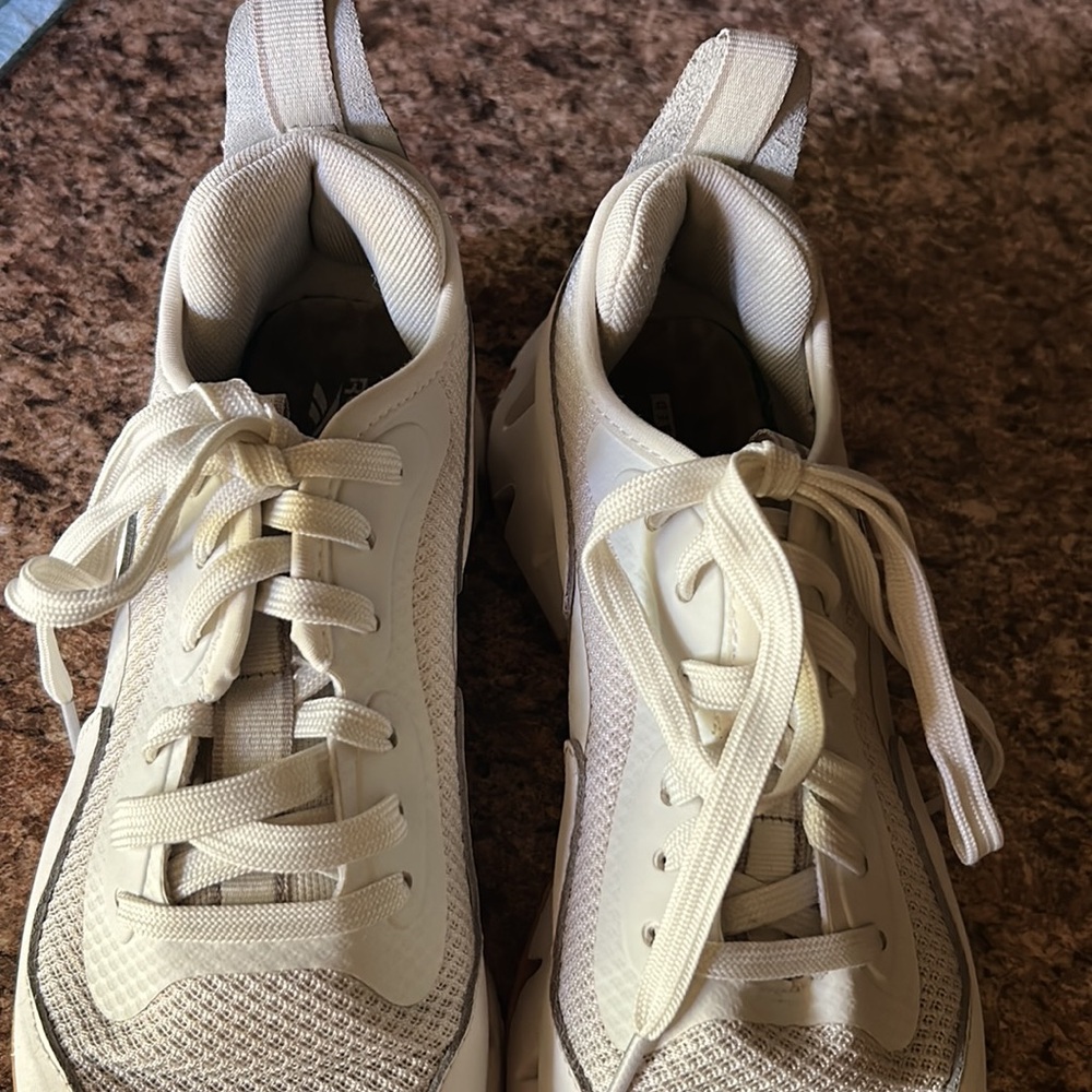 Reebok Galaxy dynamite 1 athletic shoes🤍 - Picture 4 of 5